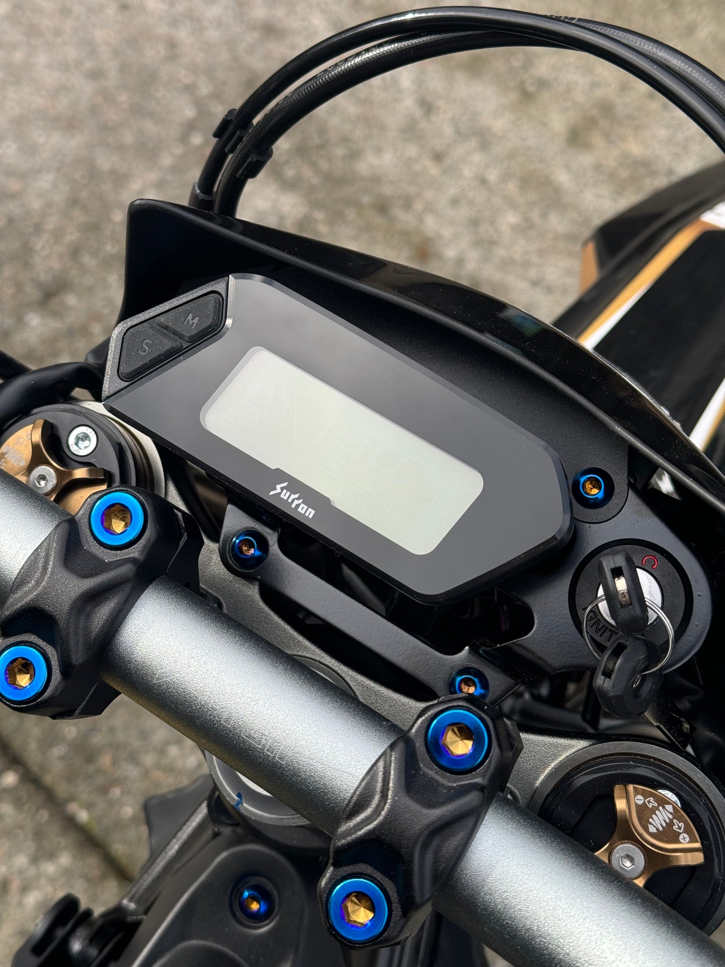 Ultra bee display titanium bolts