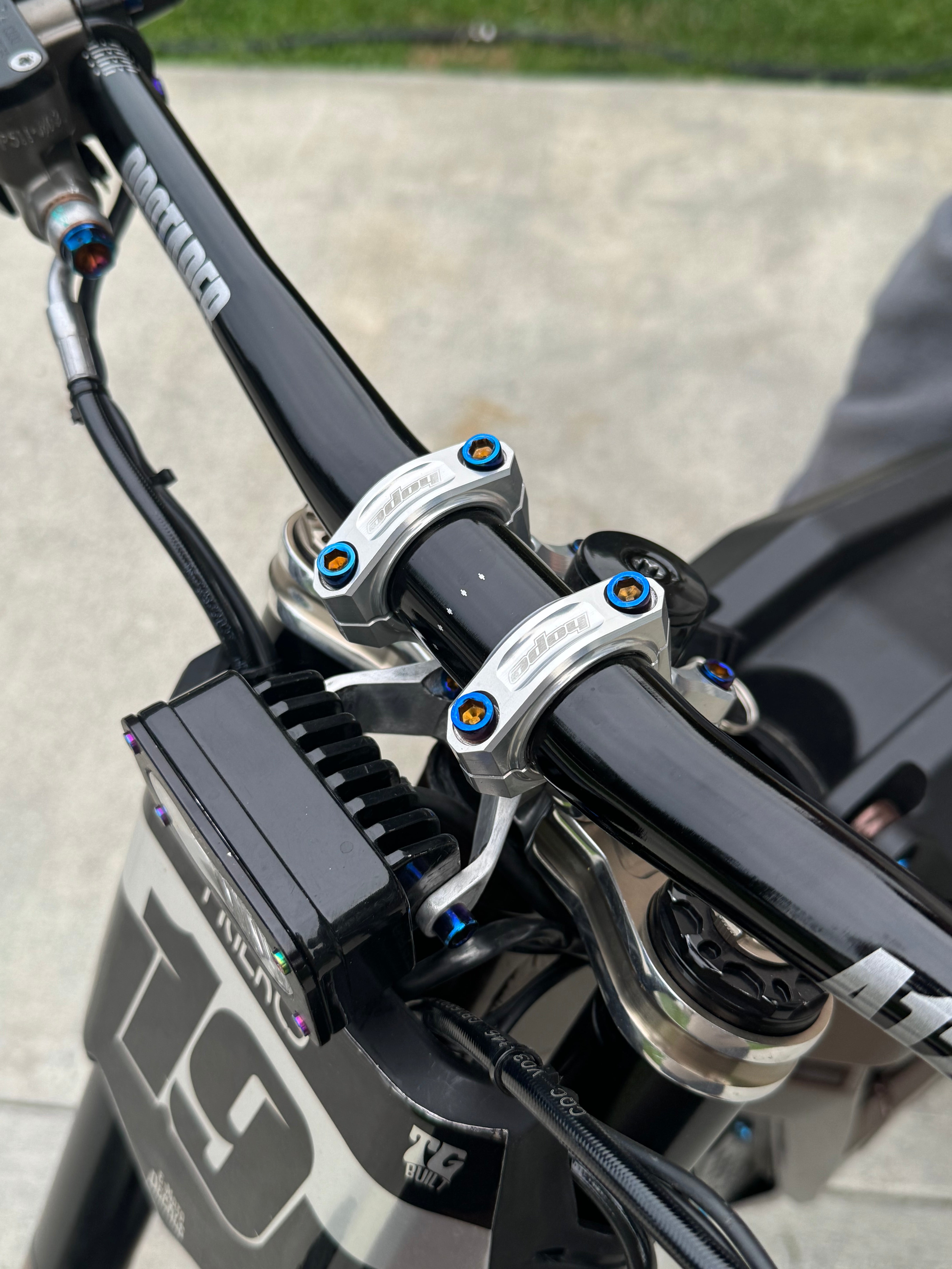 Direct stem titanium bolts-1