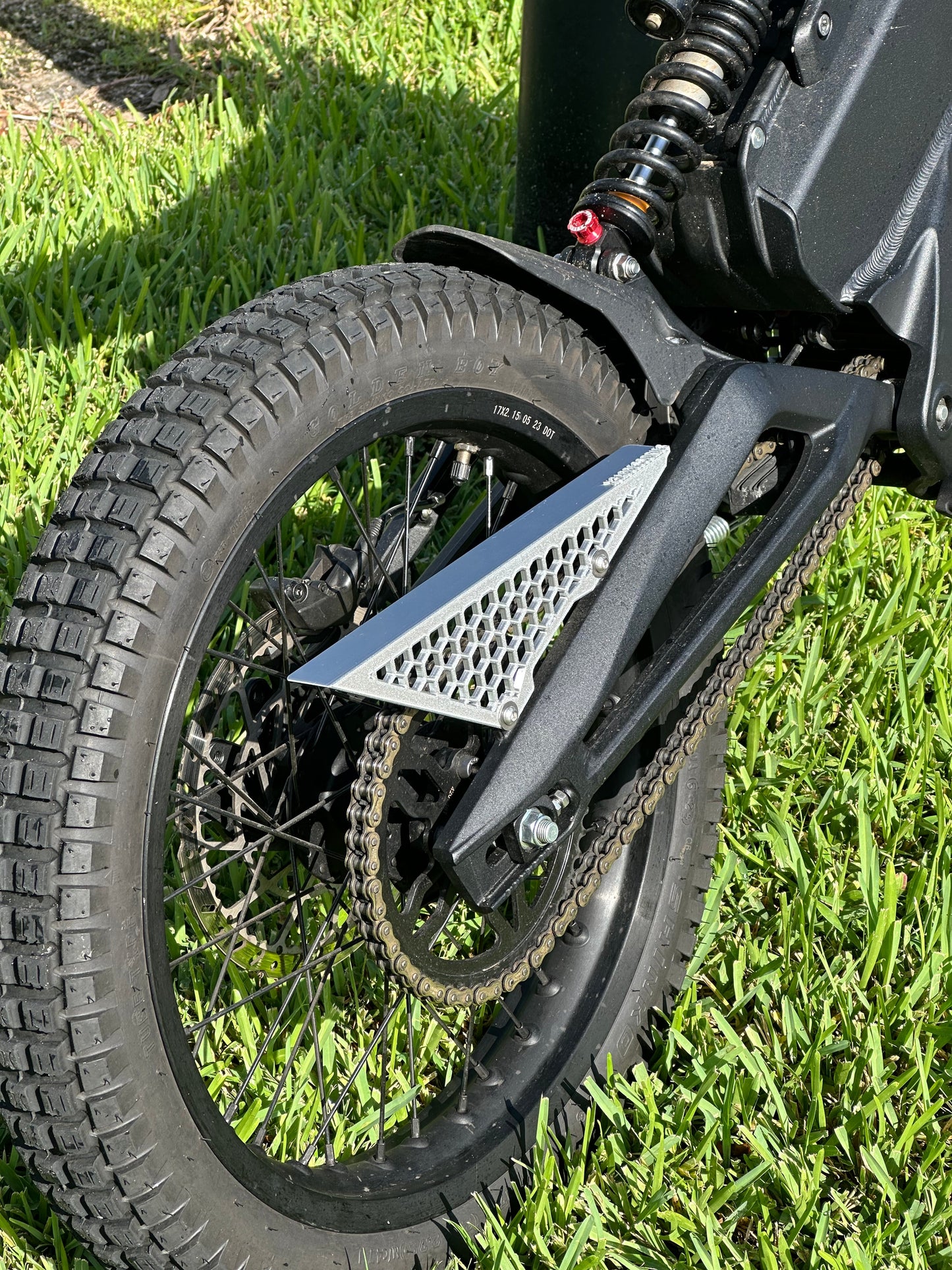 “STINGER” CHAIN GUARD