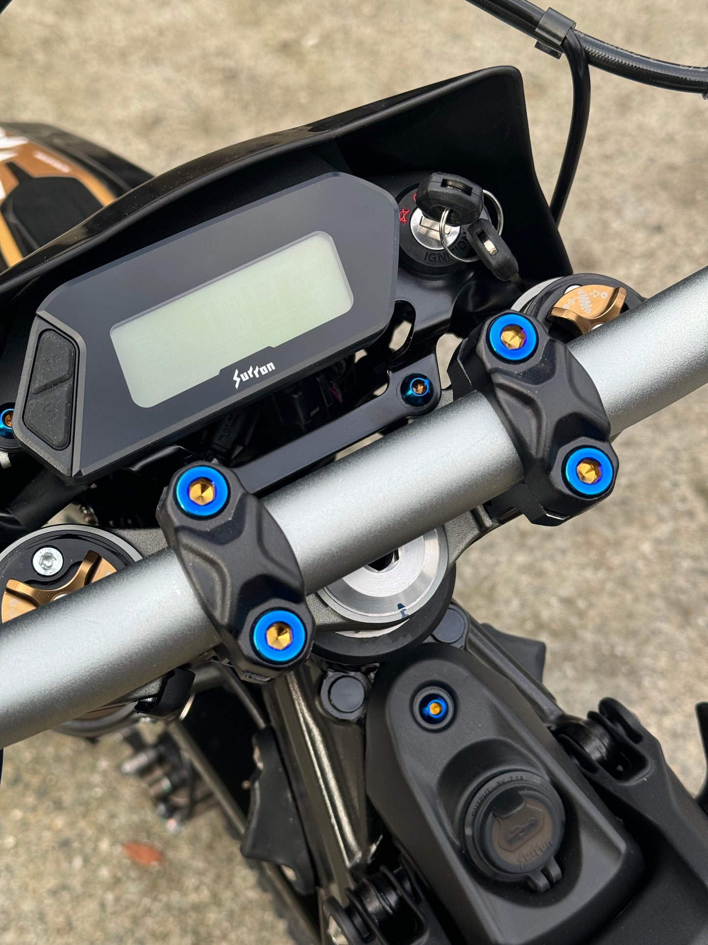 Ultra bee titanium direct mount bolts